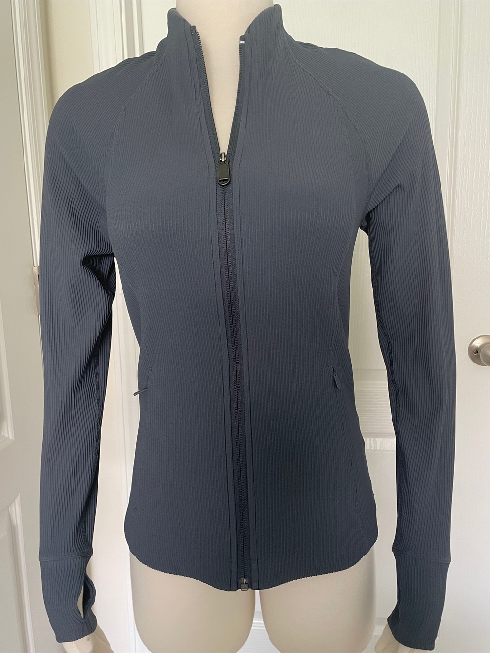 NWOT Athleta Salutation Ribbed Full-Zip Jacket in Charcoal Size Small - Picture 3 of 8